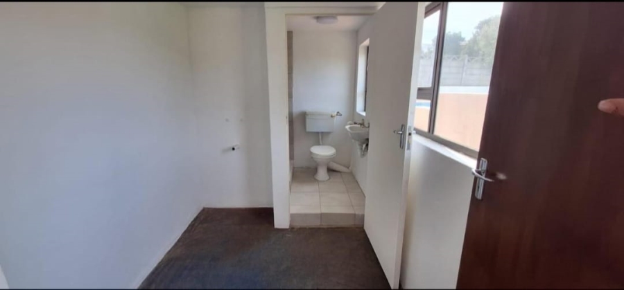 7 Bedroom Property for Sale in Loevenstein Western Cape